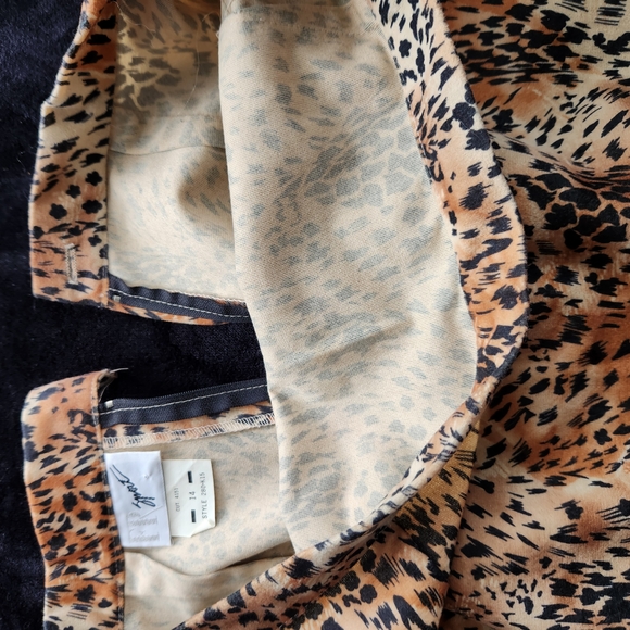 Leopard Print Skirt - Picture 3 of 4